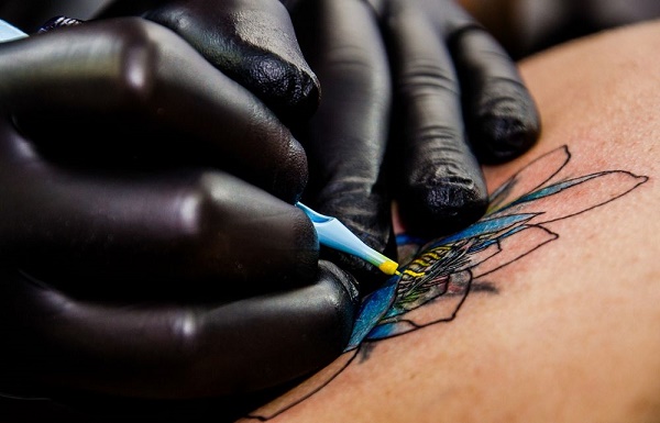 Laserowe i chemiczne usuwanie tatuażu 